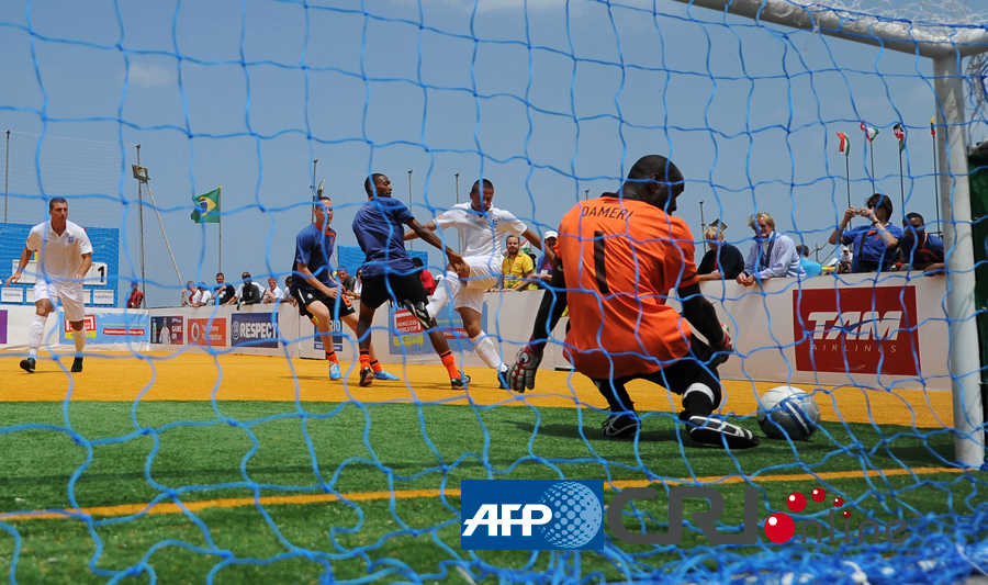 门将扑出点球，粉碎对手反扑希望（神勇门将拒点，扼杀对手翻盘希望）