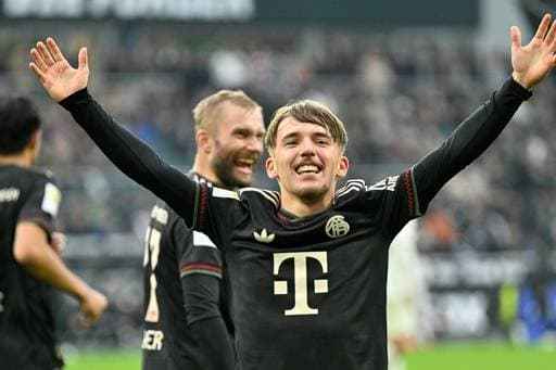 克拉克斯顿赛季第2次三双，本赛季唯二多次拿下三双的中锋（克拉克斯顿本季再拿三双，成为赛季仅两位多次三双的中锋之一）